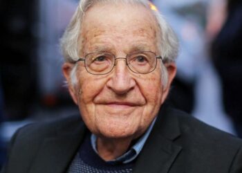 ‘Noam Chomsky hayatını kaybetmedi’