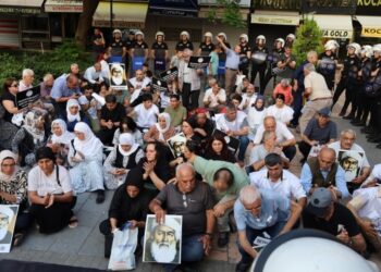 Adana’da nöbet sürüyor: Çözüm adresi İmralı’dır