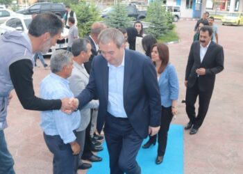 Bakırhan Agirî’de belediyeleri ziyaret etti