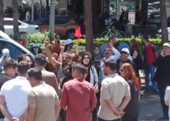 Bankamatik çalışanlarından belediye önünde provokasyon