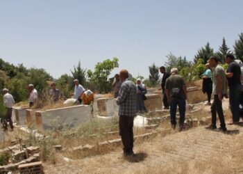 Tahrip edilen mezarlığa bayram ziyareti