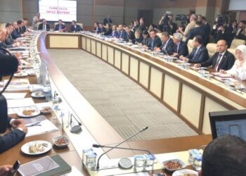 Tecride yanıt vermeyen bakan ‘sayın’ tartışması açtı