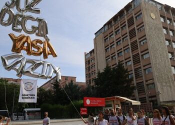 Öğretmenler, bakanlığa yürüdü: Boş vaatleri duymak istemiyoruz