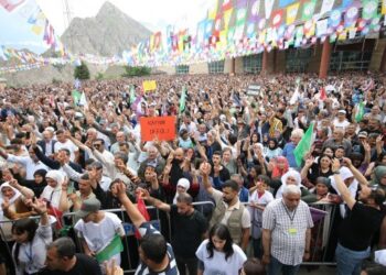 Kayyıma karşı mitingde direniş mesajları: Bu politika kaybedecek