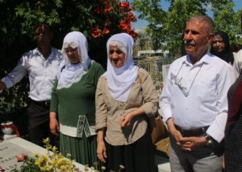 İstanbul’daki mezarlık ziyaretinde mücadeleyi yükseltme sözü