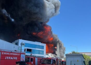 Tuzla’daki yangın 7 saatte söndürüldü