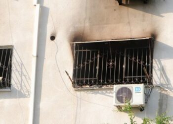 Yangında mahsur kalan kadın ve çocuğu yaşamını yitirdi