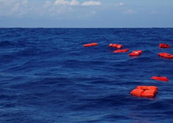 İtalya’da mültecileri taşıyan tekne battı: 20 ölü