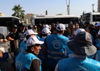 Valilik, Silopiya Belediyesi’nin çöp toplamasına engel oldu