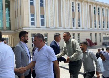 Şirnexliler kayyım nöbetinde bayramlaştı