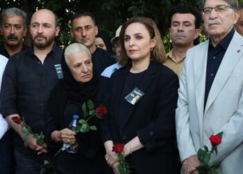 Kürt siyasetçi Orhan Doğan mezarı başında anıldı: Onurlu bir direniş