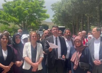 Eşbaşkan Erol ifade verdi: Erdoğan fotoğrafı için yasal bir zorunluluk yok