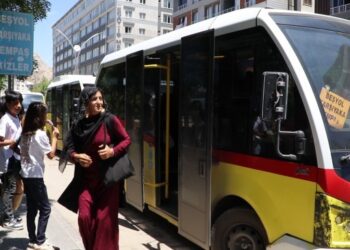 Akaryakıta zam: Minibüs hatları satılığa çıkarıldı