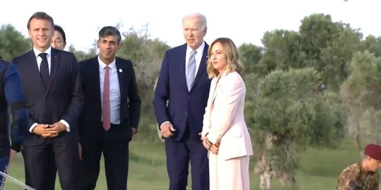 ABD Başkanı Biden, Almanya Başbakanı Scholz'a doğum günü şarkısı söyledi