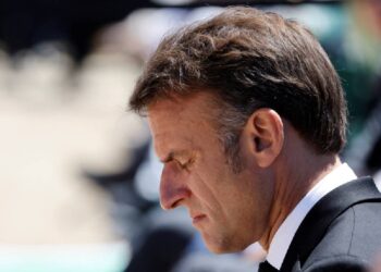 AB'nin eski Brexit başmüzakerecisinden Fransa'ya 'Frexit' uyarısı