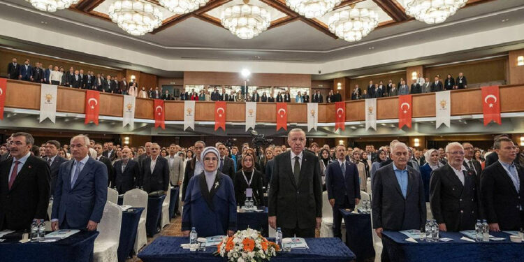 AKP yeniden kampa giriyor: Erdoğan 'Cumhur İttifakı'nın devamı' ve 'değişim' için güçlü mesajlar verecek