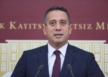 AKP’de tasarruf dönemi: Sağlık Bakanı, kalibrasyon için alınan uçakla seyahat etmiş