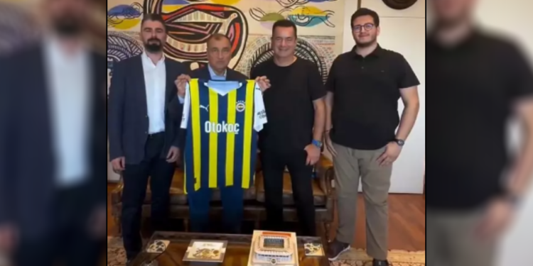 Acun Ilıcalı Murat Ülker’e Jose Mourinho imzalı forma götürdü