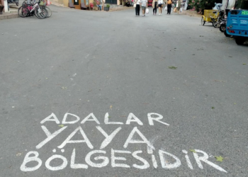 Adalar’a insanlar uyurken minibüsler getirildi