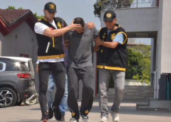 Adana’da öğretmen eşini öldürüp 3 kişiyi yaralamıştı: Uzman çavuş yakalandı