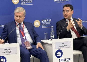 Ali Babacan Rusya'da ödül aldı