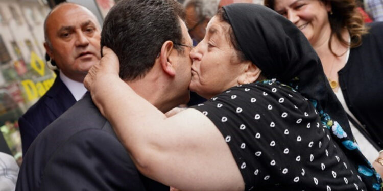 Almanya'da İmamoğlu'na gurbetçilerden yoğun ilgi