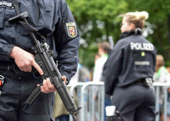 Almanya'da Türkiye merkezli sahte kimlik çetesine operasyon: Posta yoluyla göndermişler