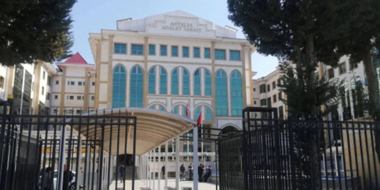Antalya Adliyesi’ndeki rüşvet operasyonunda dört kişi tutuklandı