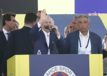 Aziz Yıldırım kongreyi terk etti