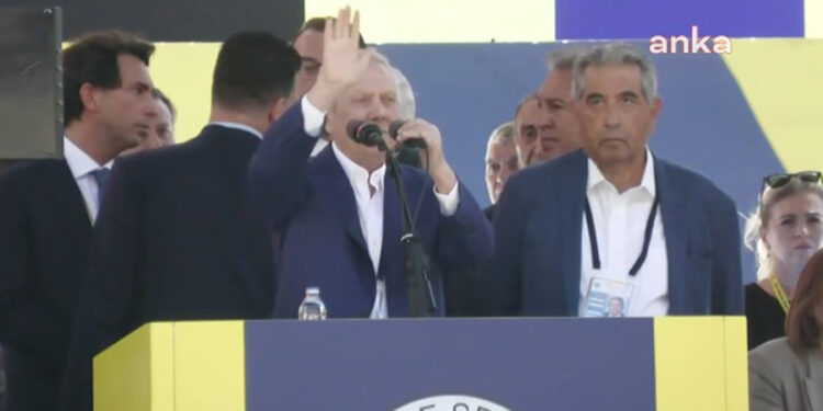 Aziz Yıldırım kongreyi terk etti