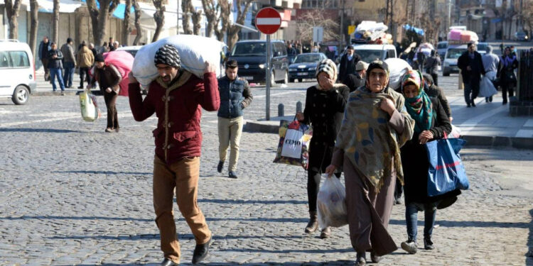 BM: Dünya genelinde zorla yerinden edilenlerin sayısı 120 milyona ulaştı