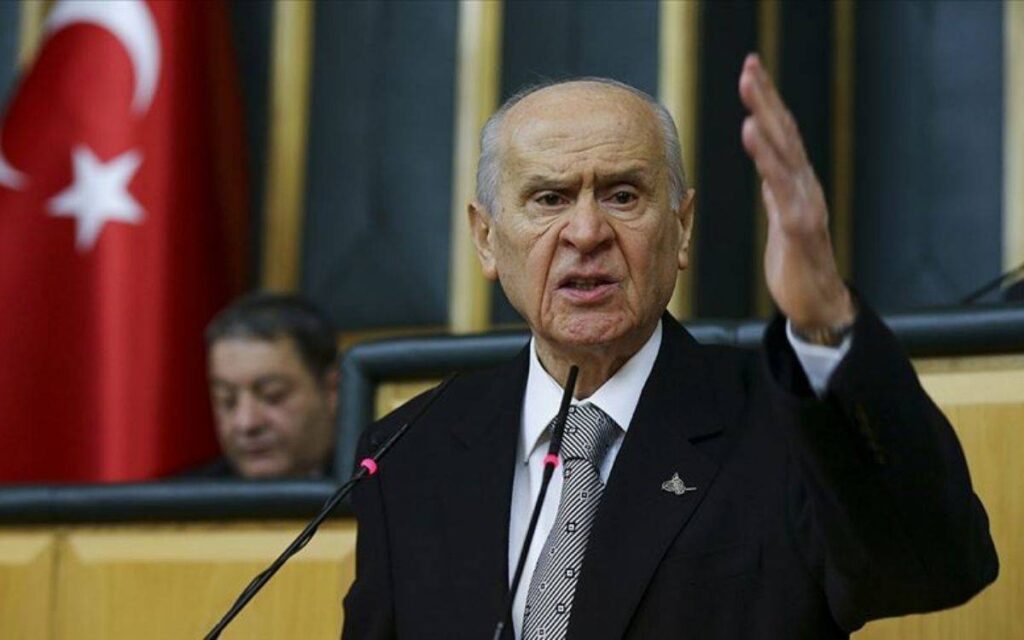 Bahçeli kimi kast etti: Puslu havada Müslüman mintanı giyen iblis…