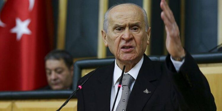 Bahçeli kimi kast etti: Puslu havada Müslüman mintanı giyen iblis…