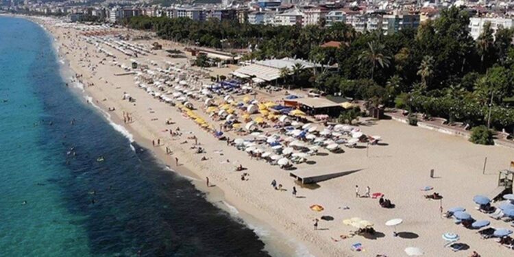 Bakan Özhaseki'den denize erişimi engelleyen kaçak yapılara ilişkin açıklama