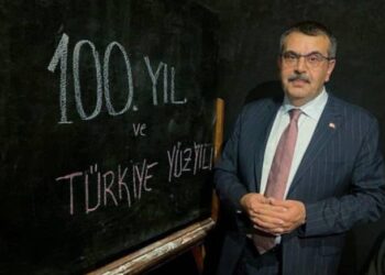 Bakan Tekin hakkında "Görevi kötüye kullanma" ve "Anayasayı ihlal" gerekçesiyle suç duyurusu