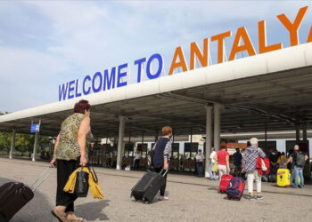 Bakan Uraloğlu duyurdu: Antalya Havalimanı rekor tazeledi