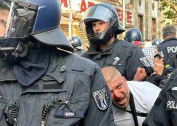 Berlin'de Filistin'e destek gösterisinde çok sayıda kişi gözaltına alındı