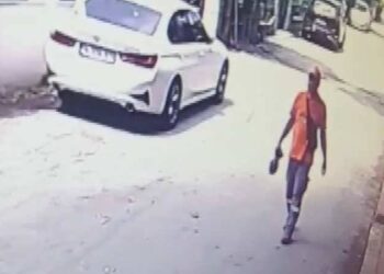 Beş milyonluk çantayı bulan temizlik görevlisine 100 dolar hediye