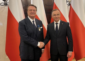 Beşiktaş Başkanı Hasan Arat'a Polonya'da üstün liyakat madalyası