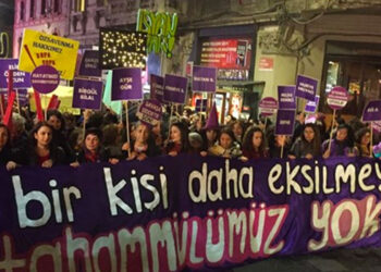 Beylikdüzü'nde bir erkek, kadını yaraladı