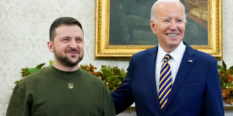 Biden’dan Zelenskiy’e: “Geciken yardımlar için özür dilerim”