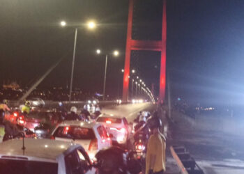 Boğaz Köprüsü çift yönlü olarak trafiğe kapatılmıştı; SMA eylemi olduğu açıklandı