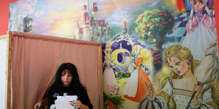 Bulgaristan, üç yılda altıncı kez sandık başında: Türkiye'de de oy kullanılıyor