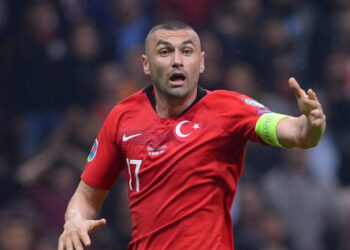 Burak Yılmaz'dan Portekiz yenilgisi sonrası milli takıma destek: Acımasız eleştiriler kimsenin bir işine yaramayacak