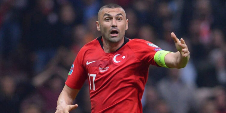 Burak Yılmaz'dan Portekiz yenilgisi sonrası milli takıma destek: Acımasız eleştiriler kimsenin bir işine yaramayacak