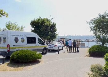 Büyükçekmece'de balıkçılar denizde kadın cesedi buldu; halıya sarılmış, ayağına ağırlık bağlanmış