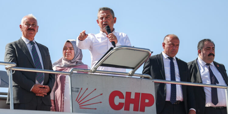 CHP Genel Başkanı Özgür Özel: Bir partinin içindeki iki yönetici, işi baltalamak istiyor