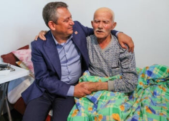CHP lideri Özgür Özel, en yaşlı CHP üyesini ziyaret etti