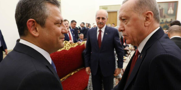 CHP ve AKP arasındaki fark iki ayda iki katına çıktı!