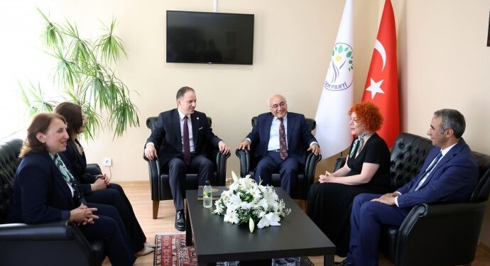CHP ve Gelecek Partisi’nden DEM Parti’ye bayram ziyareti: Gündem kayyım